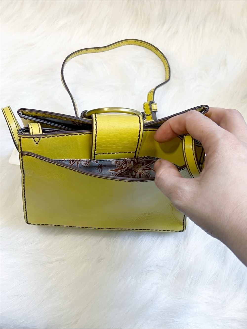 HOBO NWT Elan Leather Crossbody in Lemongrass Yellow Rare - Picture 6 of 8